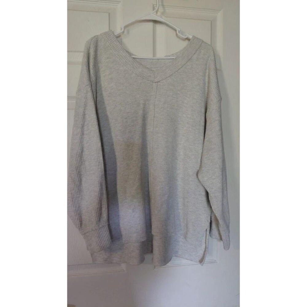 Lincoln V neck Sweater-M